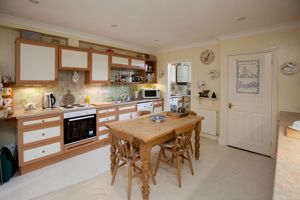 Kitchen/Breakfast Room- click for photo gallery